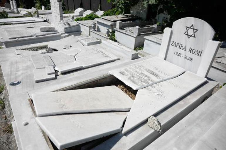 Hasköy Yahudi Mezarlığında mezar taşlarını kırdılar