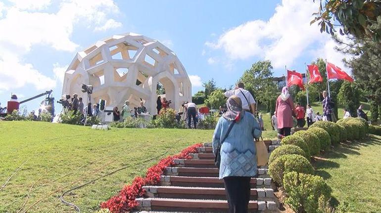 15 Temmuz Şehitler Anıtı’na ziyaretçi akını