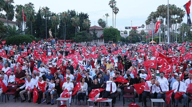 Vatandaşlar 15 Temmuzda meydanlara akın etti Uluslararası ajanslar fotoğrafları peş peşe servis etti...