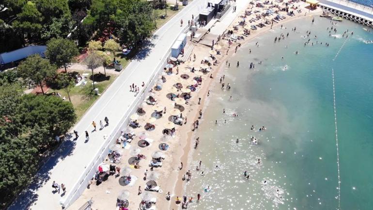 İstanbul’da termometreler 30 dereceyi gördü, Caddebostan plajı doldu taştı