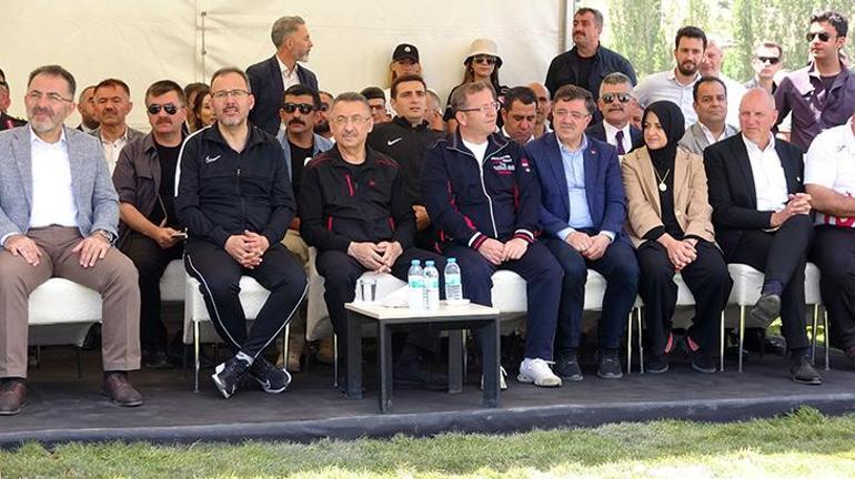 Cumhurbaşkanı Yardımcısı Fuat Oktay ve Gençlik ve Spor Bakanı Mehmet Muharrem Kasapoğlu, Yozgatta rafting yaptı