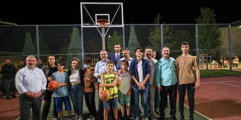 Bakan Kasapoğlu, Çorumda gençlerle basketbol oynadı