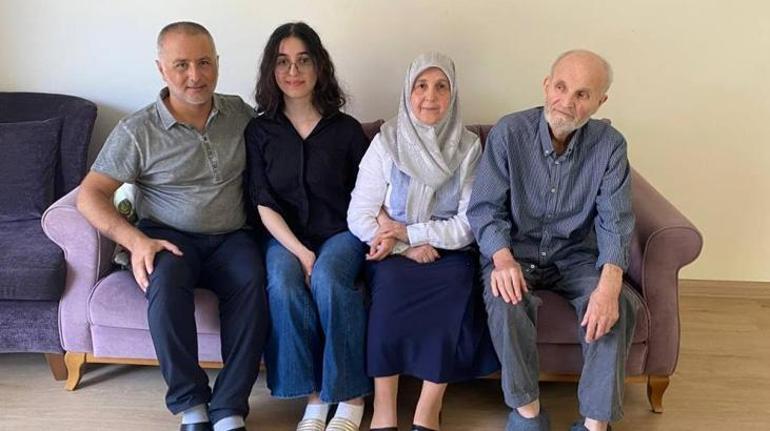 YKS sonuçları açıklandı Türkiye birincisi Kocaeliden Zeynep Dila Kuyucu