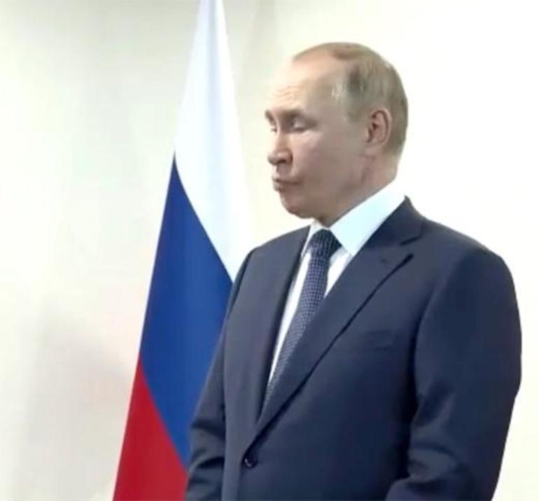 Putinin kırmızı halıda şok görüntüsü Uçaktan indiği gibi...