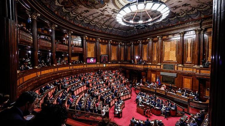 İtalyadaki istifa depreminin ardından yeni gelişme Senato kararını verdi
