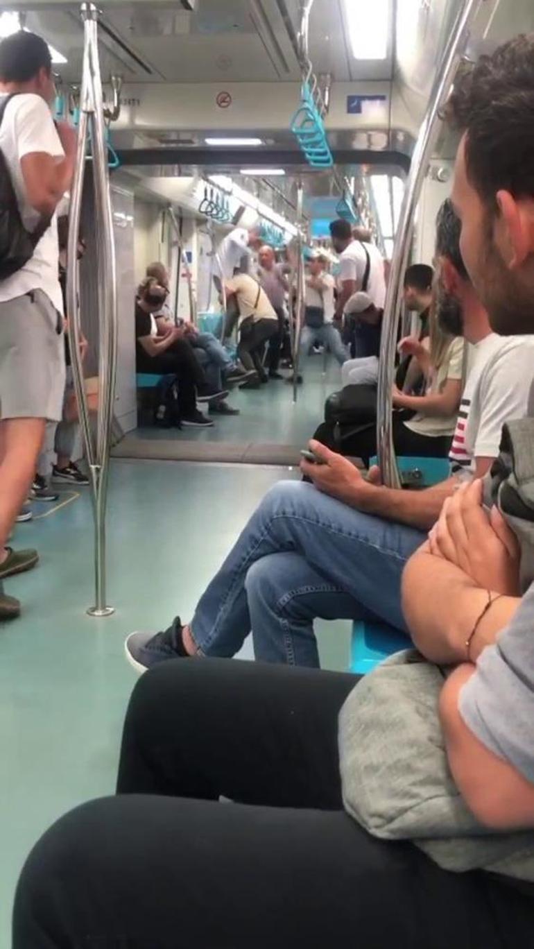 Metroda ringi aratmayan kavga