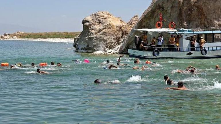 Festivalde Van Gölünden Bitlis’e yüzdüler