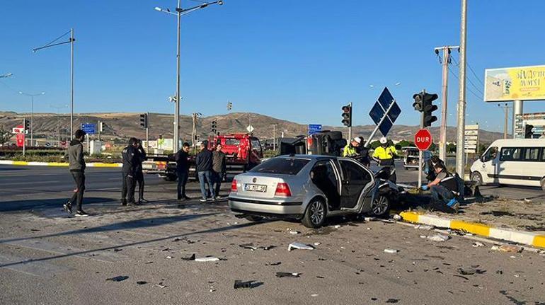 Cip ile otomobil kavşakta çarpıştı: 1 ölü, 2 yaralı