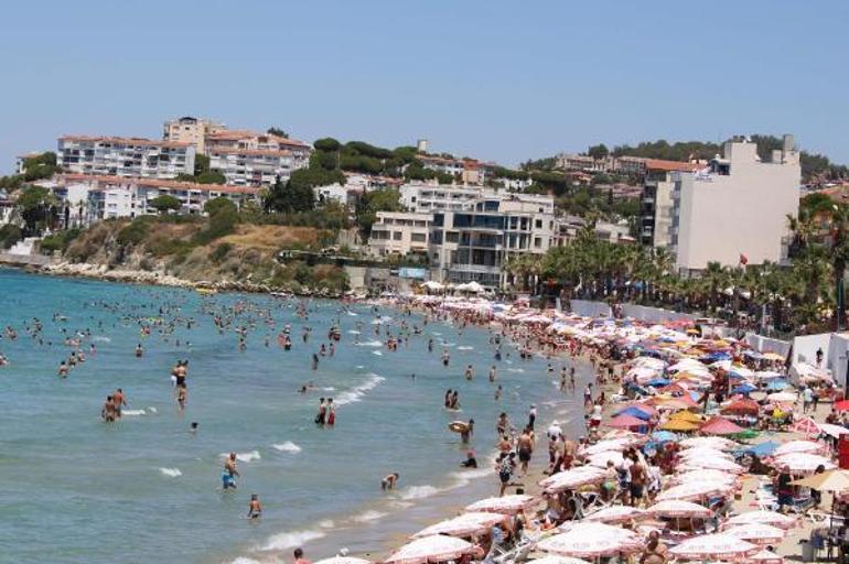 Kuşadasında sıcak havada plajlar doldu taştı Milli Park yangın riskine karşı kapatıldı
