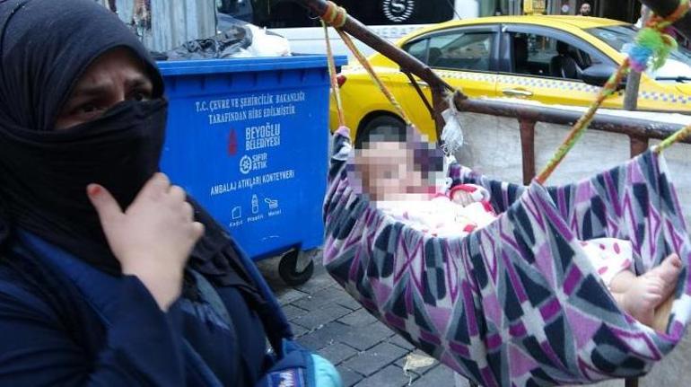 Taksimde şoke eden olay 4 aylık bebeğini kağıt toplama arabasına koydu