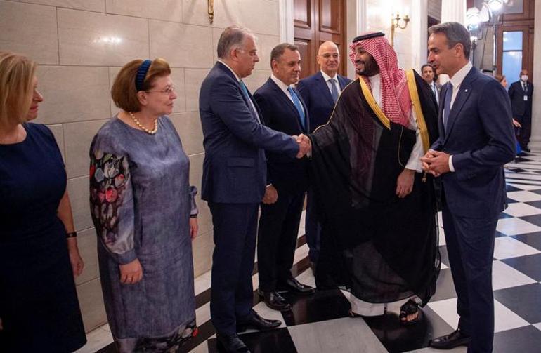 Suudi Veliaht Prens Yunanistanda Dünya izliyor