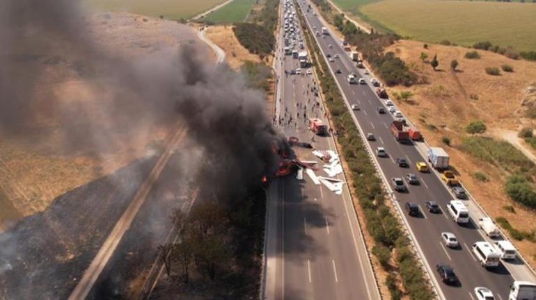 İzmirde TIR alev topuna döndü Yol kenarındaki ağaçlar da tutuştu