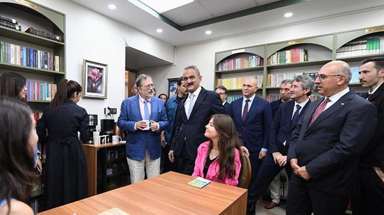 Bakan Özer, Murat Bardakçı Kütüphanesinin açılışına katıldı