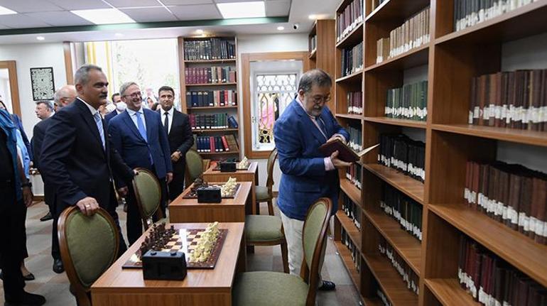 Bakan Özer, Murat Bardakçı Kütüphanesinin açılışına katıldı