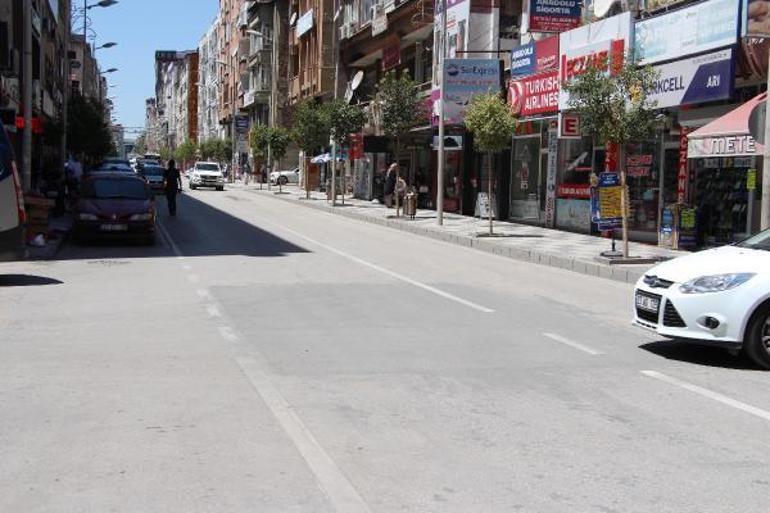 Elazığda hava sıcaklığı 39 dereceyi gördü, cadde ve sokaklar boş kaldı