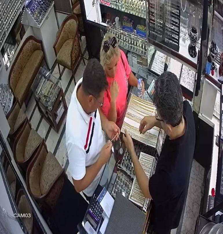 Macaristanlı çiftin altın bileklik hırsızlığı kamerada