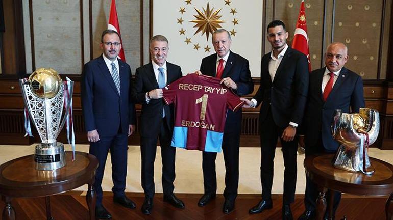Cumhurbaşkanı Erdoğan, Trabzonspor kafilesini kabul etti