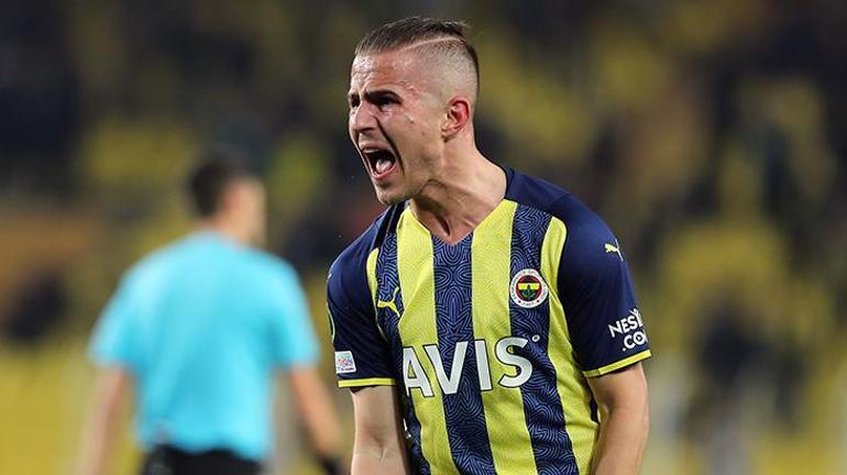 Fenerbahçede 2 ayrılık an meselesi Transfer listesinde olduğunu açıkladı