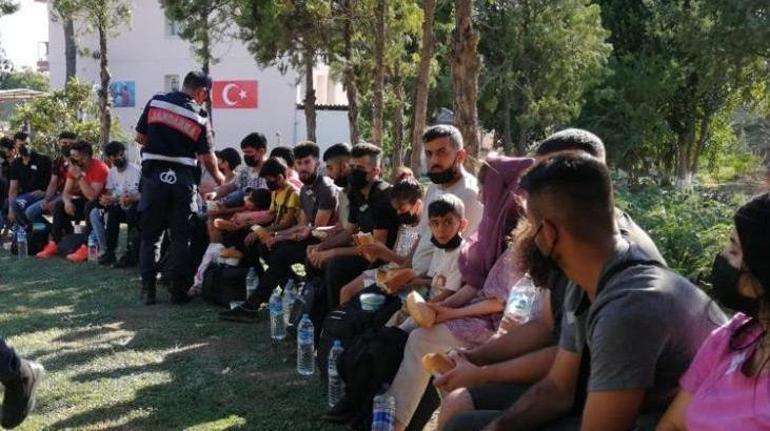 İzmirde 855 düzensiz göçmen ve 8 organizatör yakalandı
