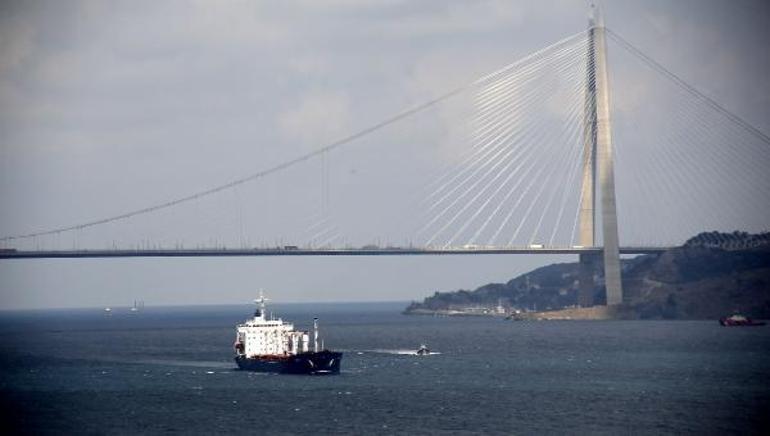 Gözler İstanbulda Tahıl gemisi Razoni, Boğazı geçti