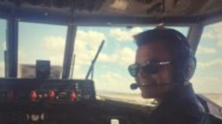 Havada panik Pilot görünce uçaktan paraşütsüz atladı