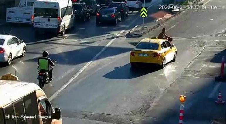 Tartışma sonrası taksi üstünde yolculuk