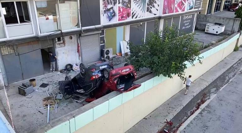 İstanbulda akılalmaz olay Araçlar ikinci kattan düştü