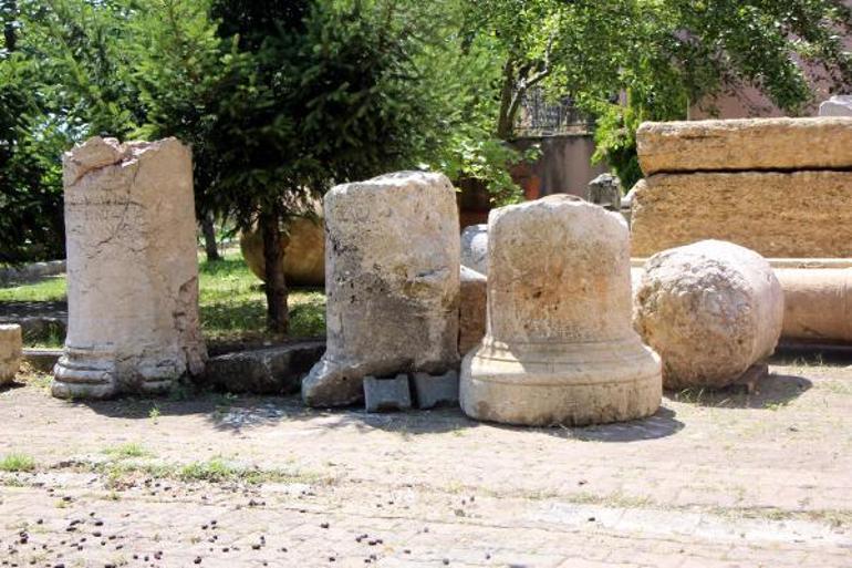 Villa bahçesindeki tarihi sütunlar müzeye götürüldü