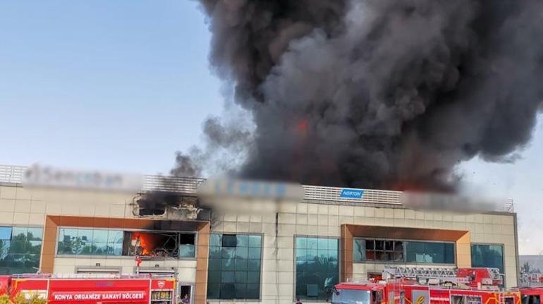 Konya’da boya fabrikasında büyük yangın Patlama sesleri duyuldu