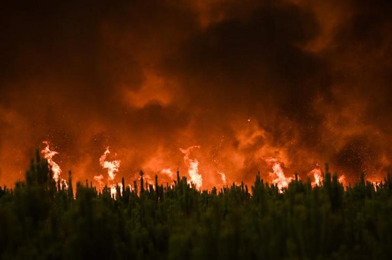 Fransa, Bordeaux çevresindeki canavar orman yangınıyla savaşıyor