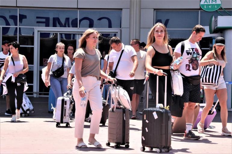 Rusya’dan Antalya Havalimanına günde 80 uçak iniyor