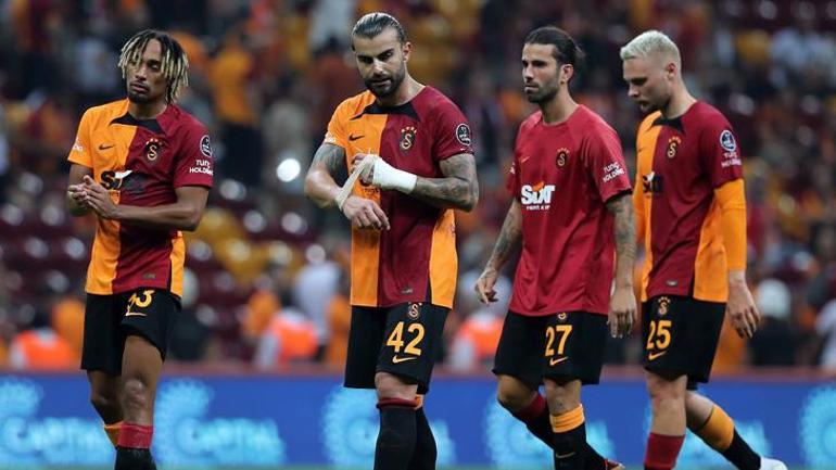 Galatasarayda gece yarısı transfer zirvesi Okan Buruk ve Dursun Özbekten toplantı
