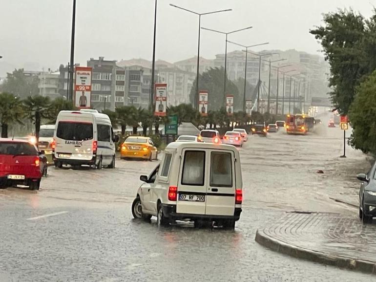 Uyarılar peş peşe geldi İstanbulda kuvvetli sağanak yağış
