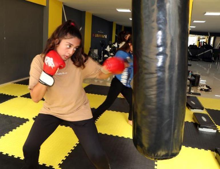 Polis olmak isteyen Vanlı kızlar, kick boks kursunda