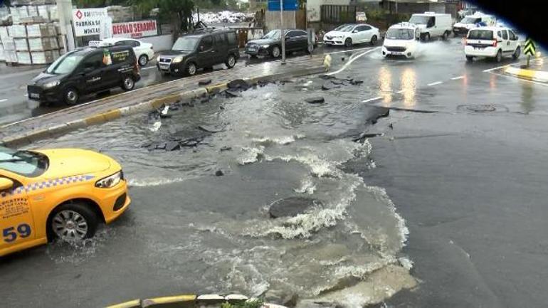 Sarıyerde yol çöktü, Kağıthanede toprak kaydı