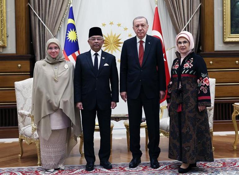 Cumhurbaşkanı Erdoğandan Malezya Kralına resmi törenle karşılama