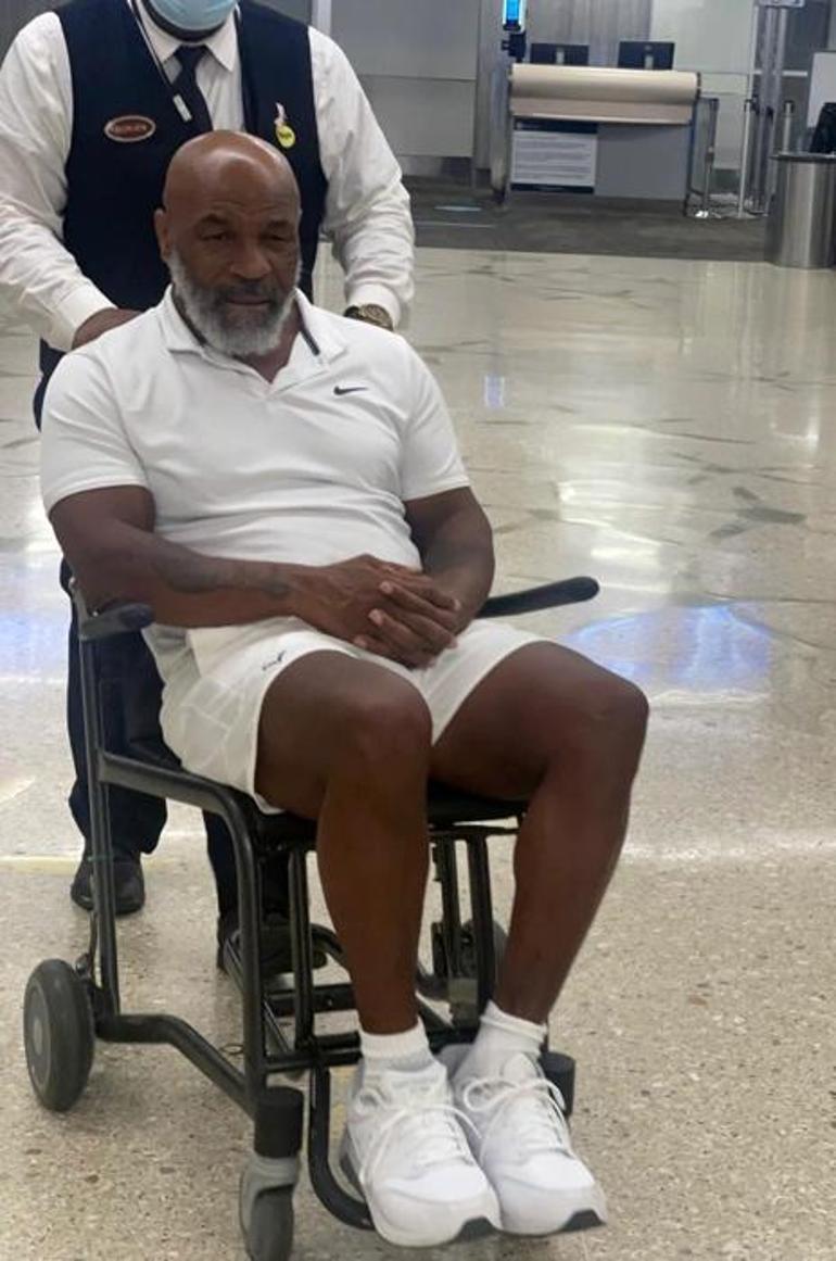 Mike Tysonın son görüntüsü dikkat çekti Boks efsanesi tekerlekli sandalyede