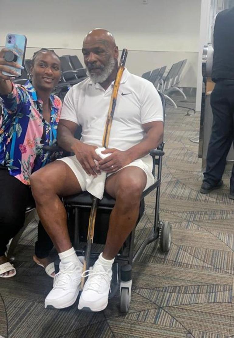 Mike Tysonın son görüntüsü dikkat çekti Boks efsanesi tekerlekli sandalyede