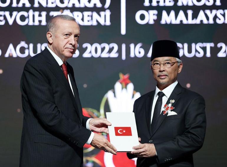 30 yıl sonra kritik ziyaret Erdoğandan Malezya Kralına devlet nişanı