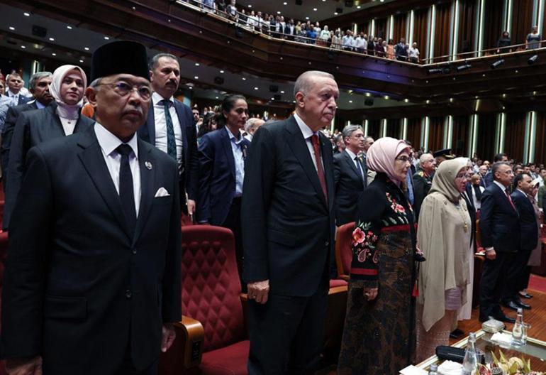 30 yıl sonra kritik ziyaret Erdoğandan Malezya Kralına devlet nişanı