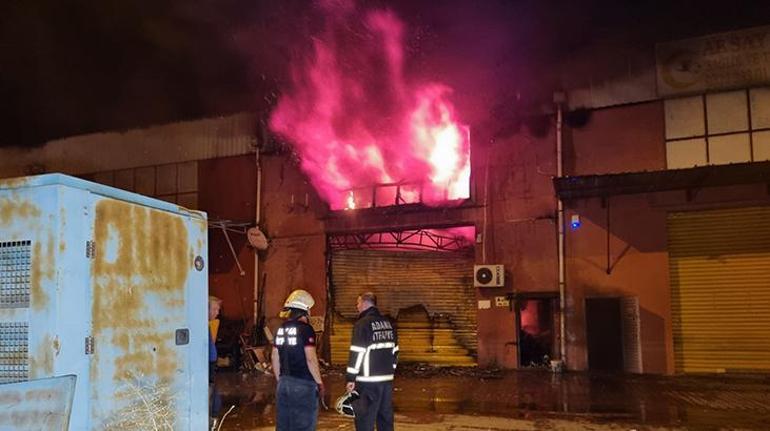 Adanada lastik deposunda yangın: 2 yaralı