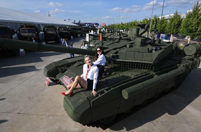 İşte Rusyanın son teknoloji oyuncakları Tanklar, füzeler, havan topları...