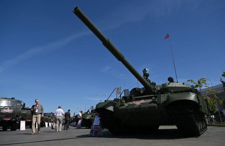 İşte Rusyanın son teknoloji oyuncakları Tanklar, füzeler, havan topları...