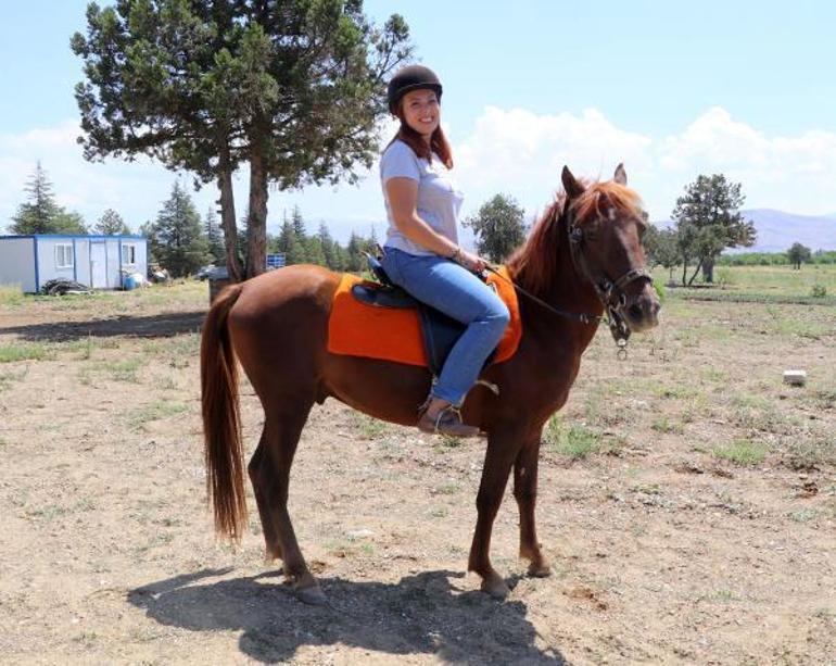 10 yıl rüyalarında gördüğü atı böyle buldu Hilal Beyle anlamlı buluşma