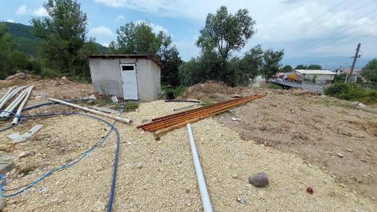 1 kişinin öldüğü, 141 kişinin hastanelik olduğu köyü terk ettiler