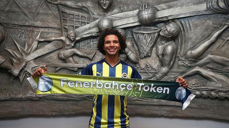 Fenerbahçeden iç transfer hamlesi Menajeri İstanbula çağrıldı