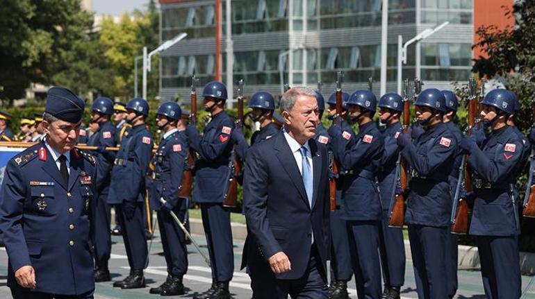 Hava ve Deniz Kuvvetleri Komutanlığında devir teslim töreni