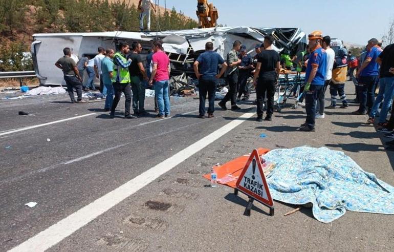 İHA muhabirinin en zor yayını Gaziantepteki zincirleme kazada kahreden detaylar