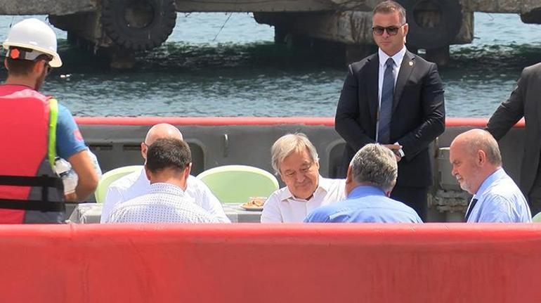 BM Genel Sekreteri Guterres tahıl gemisindeki incelemelere katıldı