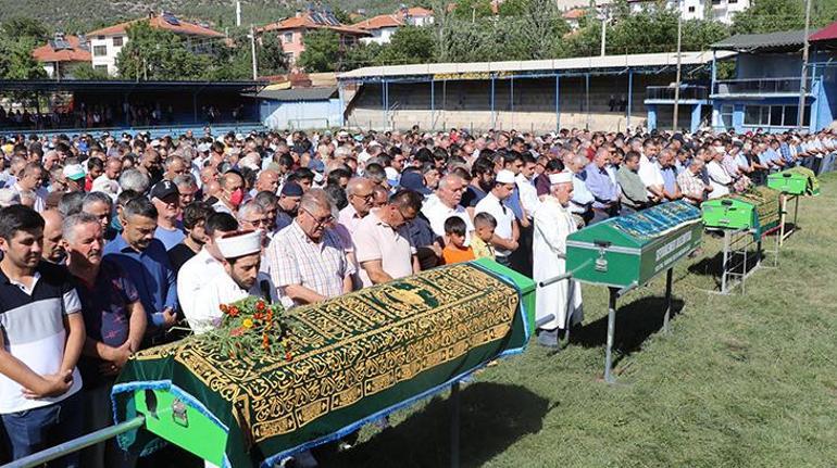 Muğlada hatalı sollama kazası Eski belediye başkanları dahil 5 kişi öldü